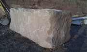 bloque piedra marrón pirineo