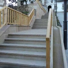 escalera piedra marrón